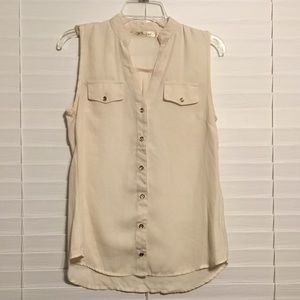 Small Off-White Sleeveless Button Down Top